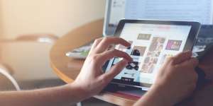 Bisnis Pinjaman Langsung lewat Fintech Masih Digodok OJK