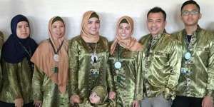 Keluarga Besar Anang Umroh, Baby Sitter Ikut Diboyong