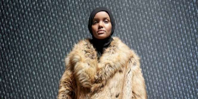 Halima Aden Kembali Beri Kejutan Baru Pecinta Mode Dunia