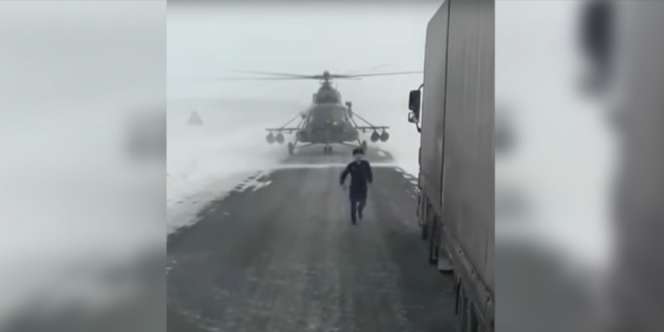 Heboh Heli Tempur Mendarat di Jalan, Sang Pilot Ternyata...