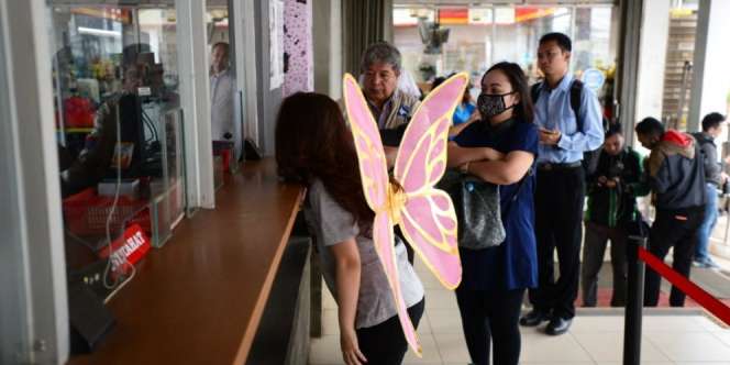 Geger! Gadis Bersayap Muncul di Stasiun Dukuh Atas