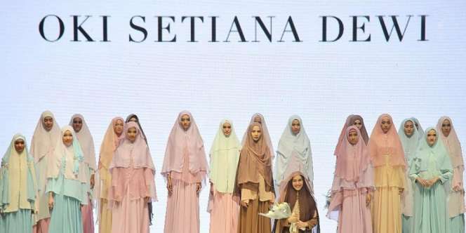 Sentuhan Pastel di Karya Busana Syari Oki Setiana Dewi