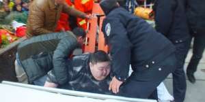 Pria 220 Kg Terpeleset, 20 Orang Bantu Gotong Selama 2 Jam