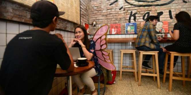 Heboh Penampakan Peri Bersayap di Blok M, Siapa Sih Dia?