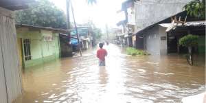 Warga Mengungsi, Banjir Cipinang Melayu Sampai 1 Meter