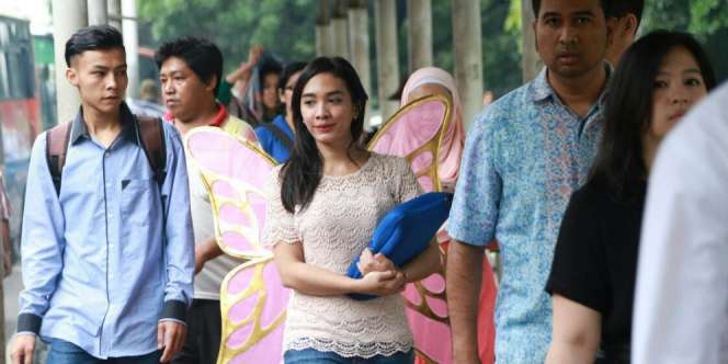Gadis Bersayap Muncul di Halte Sudirman, Jakarta Heboh Lagi!