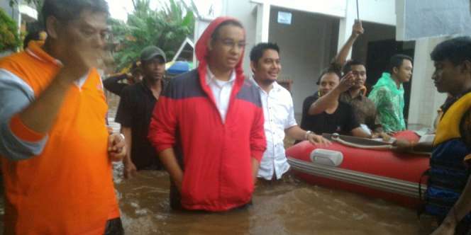 Sambangi Lokasi Banjir Cipinang Melayu, Anies Disambut Takbir