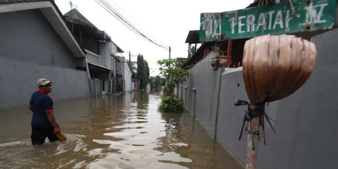 Kompleks IKIP Jatibening Banjir, Seorang Remaja Tenggelam