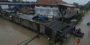 Jakarta Dikepung Banjir, 54 Wilayah Terendam Hingga 1,5 Meter