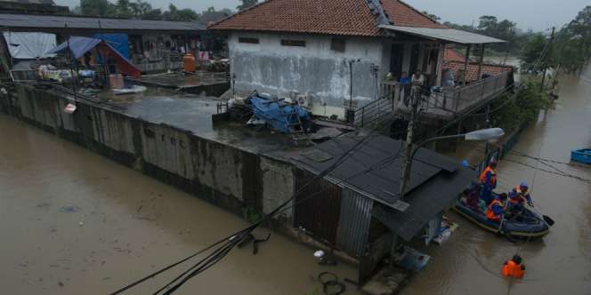 Jakarta Dikepung Banjir, 54 Wilayah Terendam Hingga 1,5 Meter