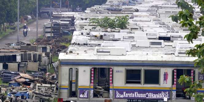 Rel Kereta Terendam Banjir, Commuter Line Tak Bisa Melintas