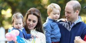 Alasan Pangeran William & Kate Middleton Jarang Bergandengan