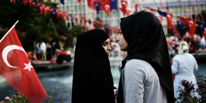 Tentara Wanita Turki Boleh Berhijab, Alhamdulillah...