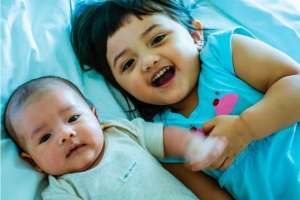Gemas! Intip Arsy dan Arsya Saat Dimanja di Baby Spa