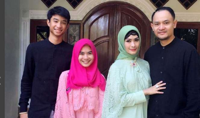 Masih Terlihat Awet Muda, Ternyata Ini Rahasia Iis Dahlia