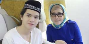 Penampilan Maia Estianty Saat Berangkat Umroh Panen Pujian