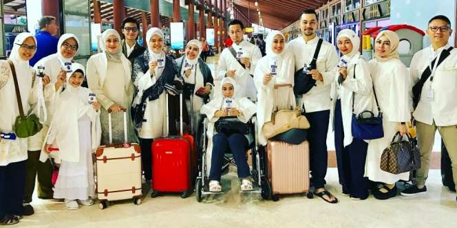 Annisa Trihapsari-Sultan Djorghi Boyong Keluarga Umroh