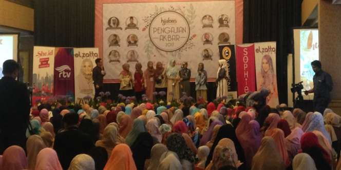 Ratusan Hijaber 'Hijrah' Bareng di GH Universal Hotel