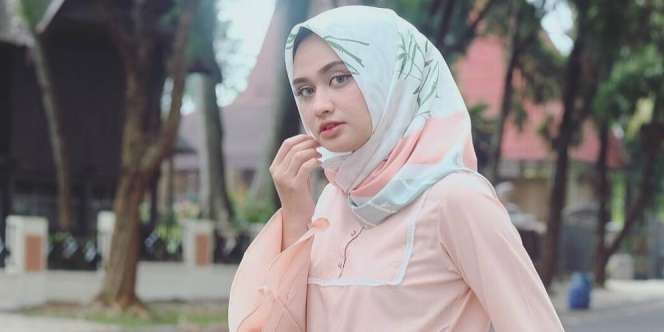 Tutorial Hijab Instan ala Shella Al Aztha