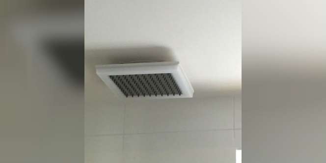 Ngeri! Buka Keran `Shower` yang Keluar Sosok...