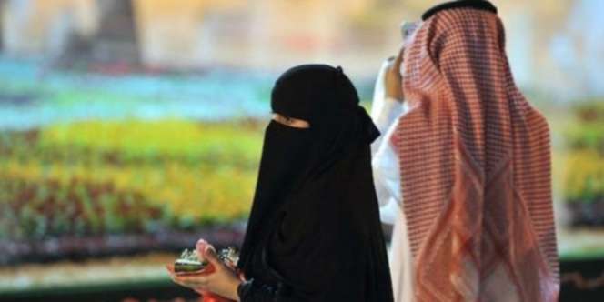 Alasan Wanita Saudi Pilih Abaya Hitam dan Pria Bergamis Putih