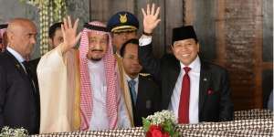 Senyum Raja Saudi di Gedung DPR