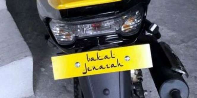 Pelat Nomor Motor Ini Bikin Geger, Merinding Lihatnya