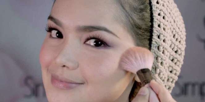 Tips Memilih Blush On Agar Matching dengan Warna Lipstik