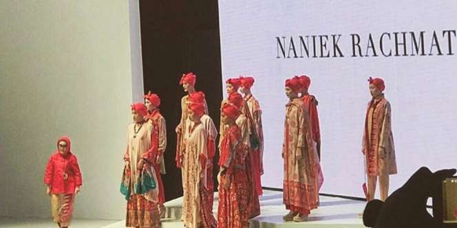 Keindahan Pesisir dalam Busana Loose Karya Naniek Rachmat