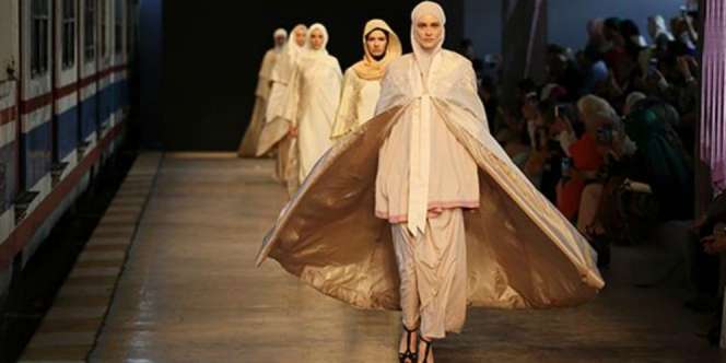 Cara Mengerikan Para Model Pertahankan Tubuh Langsing