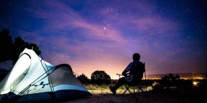 Wow, Berkemah di Malam Hari Ternyata Bisa Sembuhkan Insomnia
