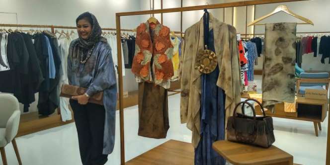 Usung Busana Ecoprint, Novita Yunus Bawa Langit ke India