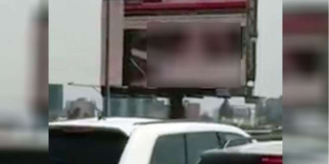 Mau Mematikan Videotron Tayangkan Film Seronok, Damkar Tewas