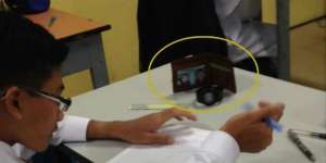 Pajang Foto Ibu-Bapak Saat Ujian, Siswa Ini Buat Haru