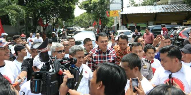 Jenguk Ibu Sakit, Ahok Ingatkan Ketua RW Rajin Cek Manula