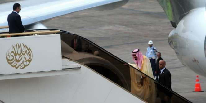 Raja Salman Beberapa Kali Mandi di Pantai Bali