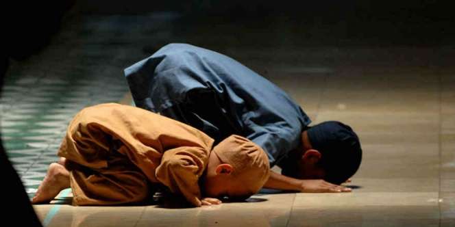 Ilmuwan AS Buktikan Manfaat Gerakan Sholat, Mereka Takjub!