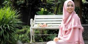 Miss Marina: Lipatan Kain Bikin Tambah Feminin