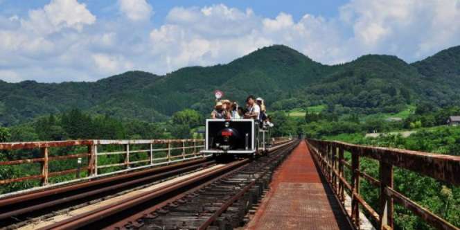 Obyek Wisata 'Kereta Mati' yang Jadi Buruan Para Turis