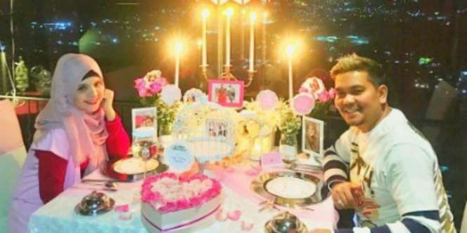 Indra Bekti Beri Kejutan Romantis di Ultah Istri
