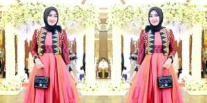 Sontek Gaya Busana Pesta Ala Hijaber