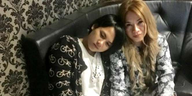 Kebahagiaan Ibunda Evelyn Lihat Putrinya Makin Girly