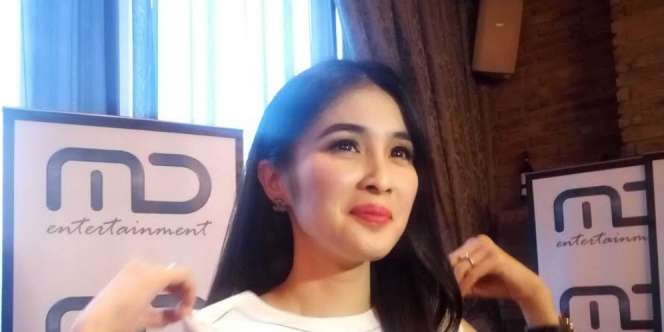 Lama Vakum, Sandra Dewi Jadi `Peri Penolong`