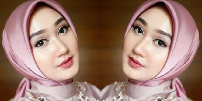 Trik Makeup ala Dian Pelangi Tak Perlu Cukur Alis