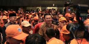 Hibur Pasukan Berwarna, Ahok Ingin Buat Bioskop Rakyat