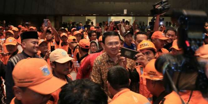 Hibur Pasukan Berwarna, Ahok Ingin Buat Bioskop Rakyat