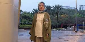 Tips Tampil Semi Formal Ala Desainer Restu Anggraini