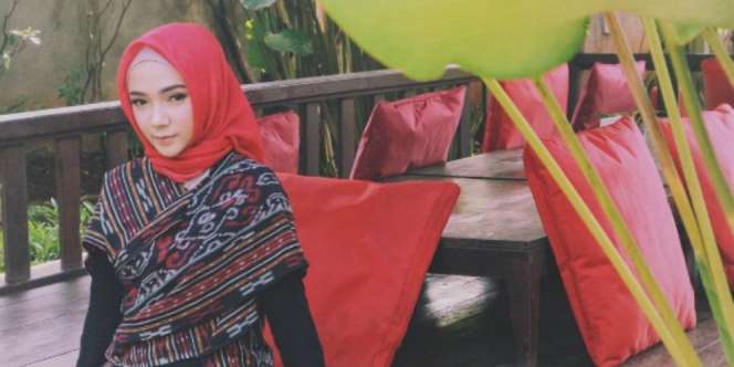 Sentuhan Etnik pada Outfit Hijab, Kenapa Tidak!