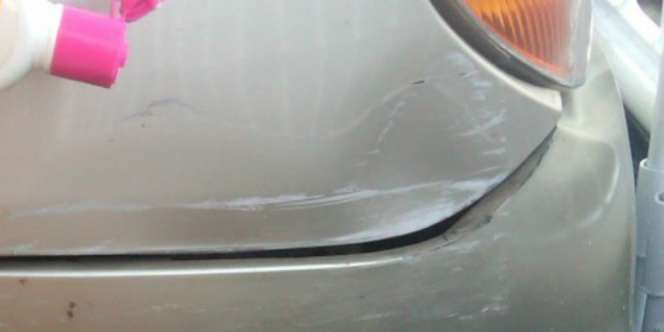 Hapus Baret di Mobil Pakai Lotion Anti-Nyamuk Ternyata Bahaya!