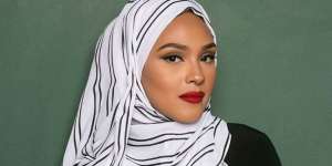 Palet Lipstik yang Sesuai untuk Warna Hijab